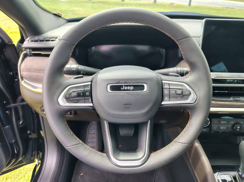 JEEP COMMANDER 2.0 TD380 TURBO DIESEL OVERLAND AT9
