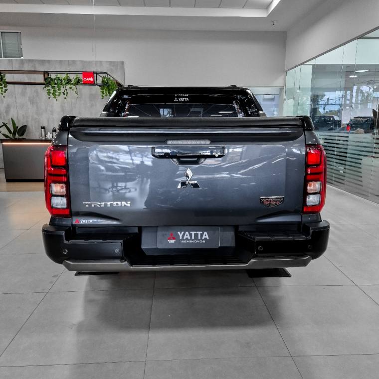 Mitsubishi TRITON 2.4 BITURBO DIESEL CD KATANA 4X4 AUTOMÁTICO 2025/2026