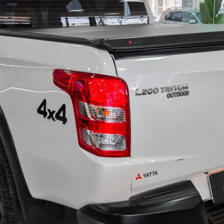 Mitsubishi L200 TRITON 2.4 16V TURBO DIESEL OUTDOOR GLX CD 4X4 MANUAL 2023/2024