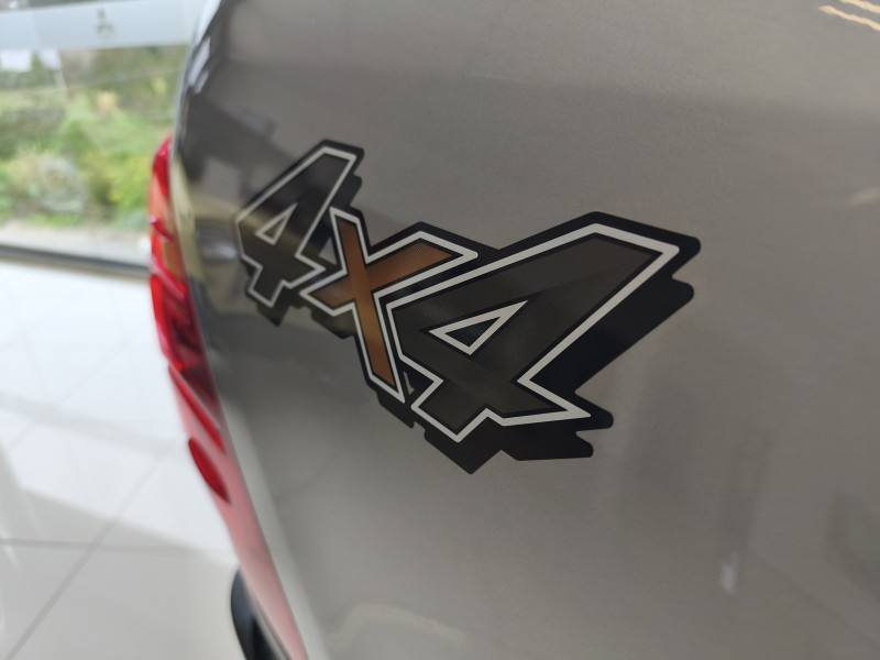 Toyota HILUX CD SRV 2.0 4X4 DIESEL AUT 2025