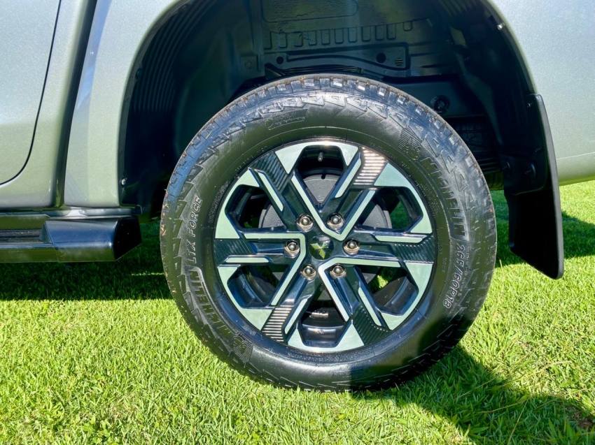 Mitsubishi L200 TRITON 2.4 TURBO DIESEL 4X4 AT SPORT HPE-S