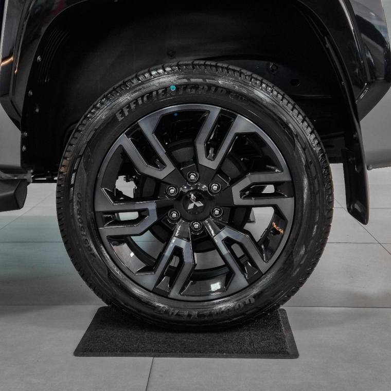 Mitsubishi TRITON 2.4 BITURBO DIESEL CD KATANA 4X4 AUTOMÁTICO 2026/2027