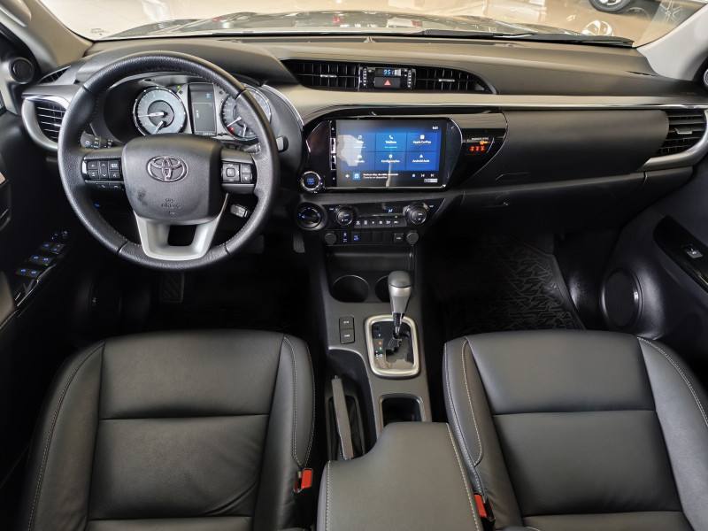Toyota HILUX CD SRV 2.0 4X4 DIESEL AUT 2025