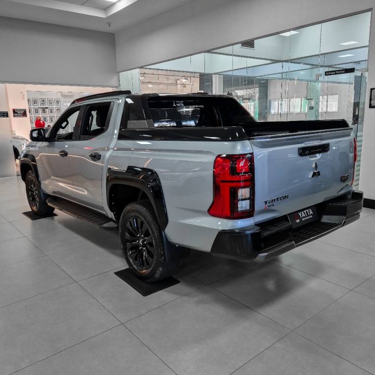 Mitsubishi TRITON 2.4 BITURBO DIESEL CD KATANA 4X4 AUTOMÁTICO 2025/2026