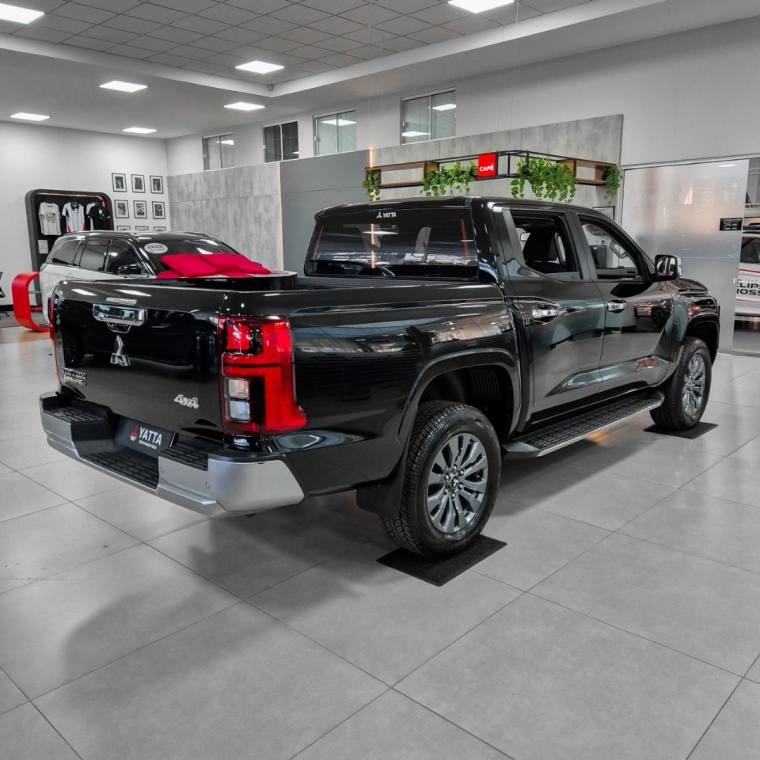 Mitsubishi TRITON 2.4 BITURBO DIESEL CD HPE-S 4X4 AUTOMÁTICO 2025/2026