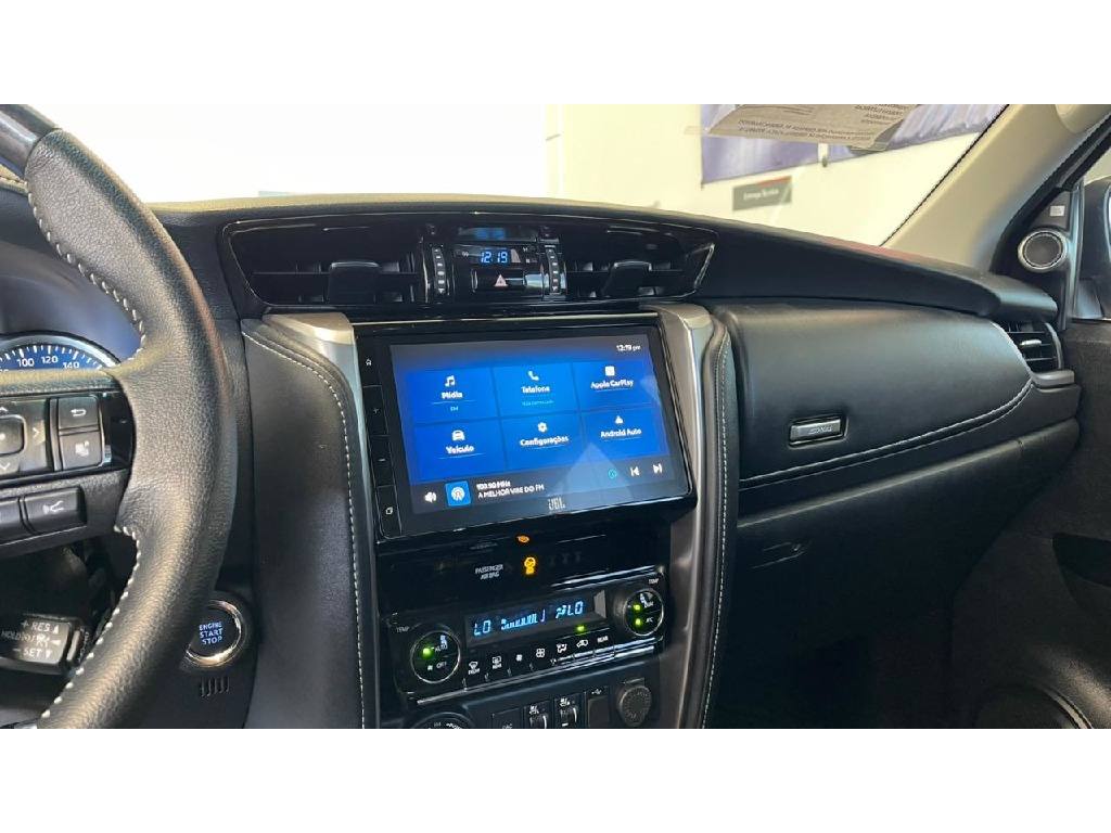 TOYOTA HILUX SW4 2.8 D-4D TURBO DIESEL SRX 4X4 AUTOMÁTICO