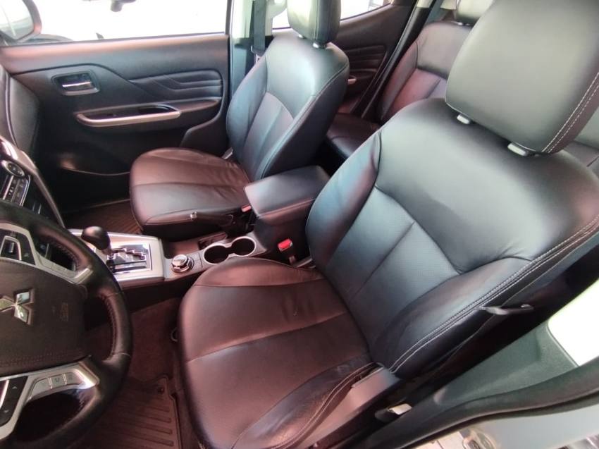 Mitsubishi L200 TRITON 2.4 16V TURBO DIESEL SPORT HPE-S CD 4P 4X4 AUTOMÁTICO