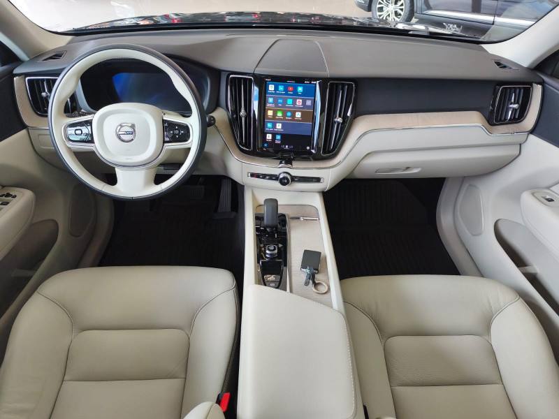 VOLVO XC 60 T8 PLUS HÍBRIDO 2024