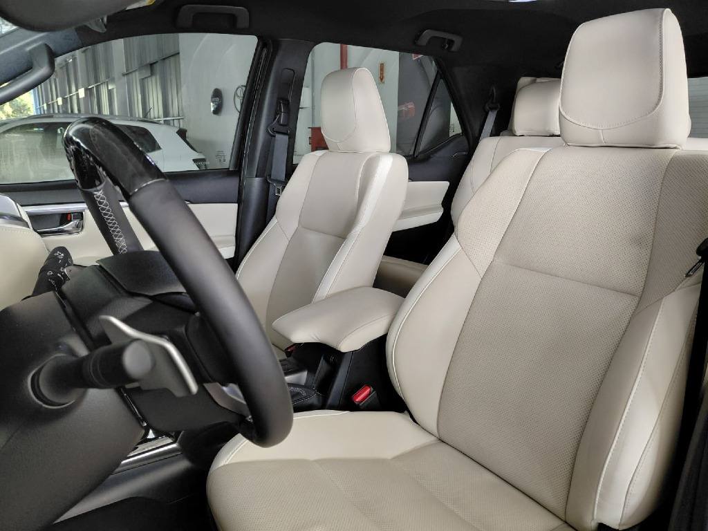 TOYOTA HILUX SW4 2.8 D-4D TURBO DIESEL DIAMOND 7L 4X4 AUTOMÁTICO