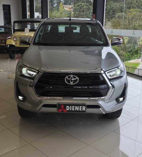 Toyota HILUX CD SRV 2.0 4X4 DIESEL AUT 2025