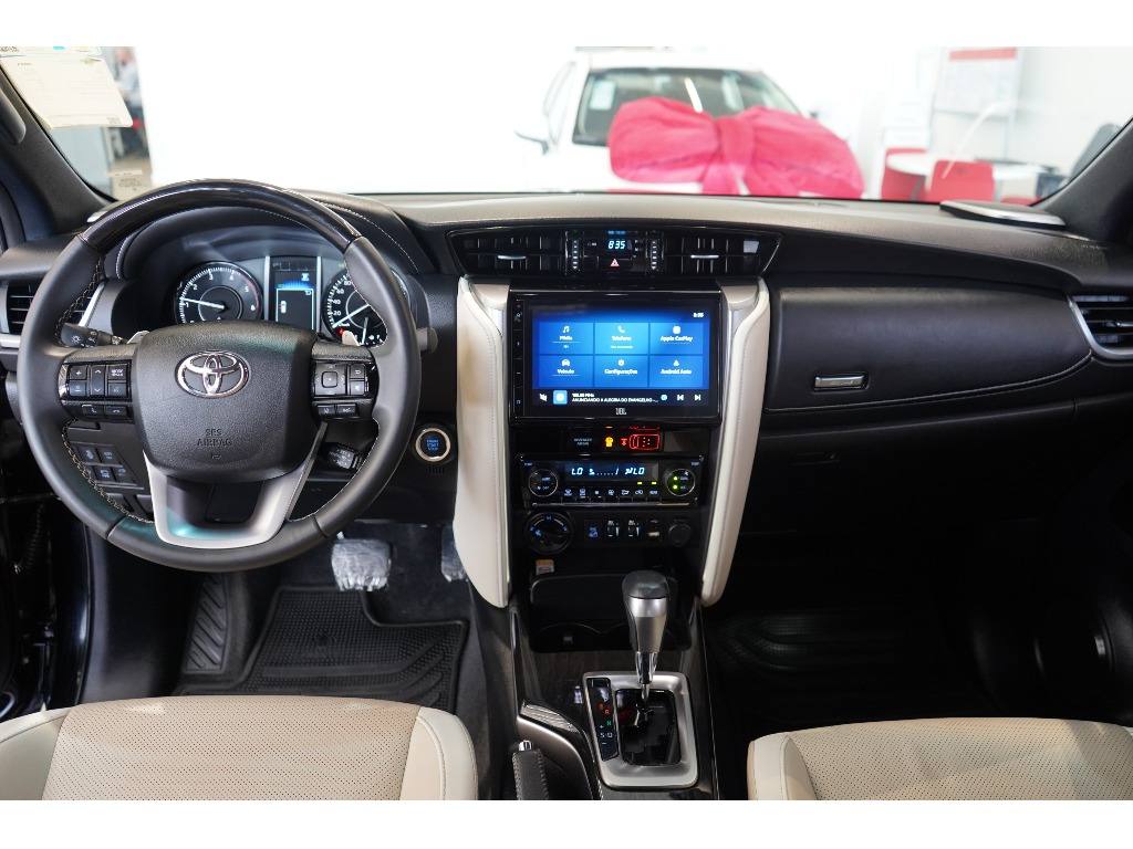 TOYOTA HILUX SW4 2.8 D-4D TURBO DIESEL DIAMOND 7L 4X4 AUTOMÁTICO
