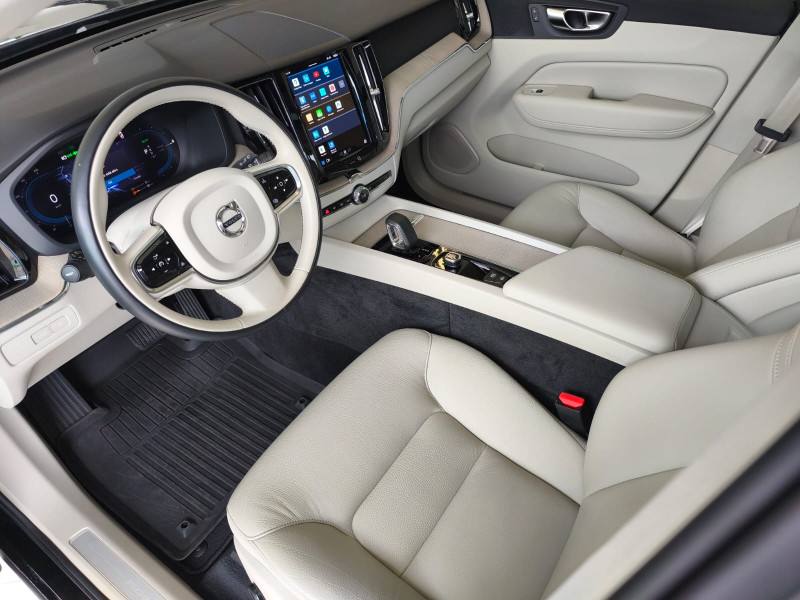 VOLVO XC 60 T8 PLUS HÍBRIDO 2024