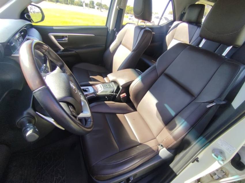 Toyota HILUX SW4 2.8 SRX 4X4 16V TURBO INTERCOOLER DIESEL 4P AUTOMÁTICO