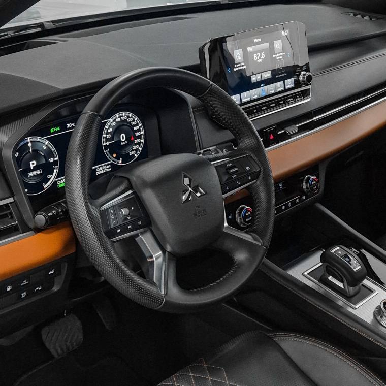 Mitsubishi OUTLANDER 2.4 PHEV SIGNATURE S-AWC DHT 2025/2026