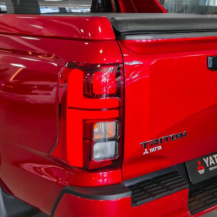 Mitsubishi TRITON 2.4 BITURBO DIESEL CD KATANA 4X4 AUTOMÁTICO 2025/2026