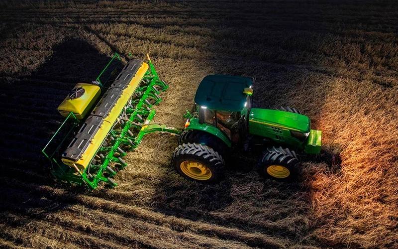 John Deere 2115